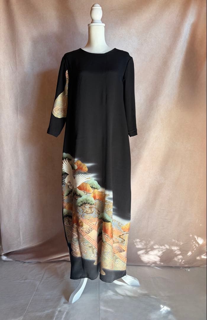 着物リメイク　黒留袖　ロングワンピース　作家物　鶴