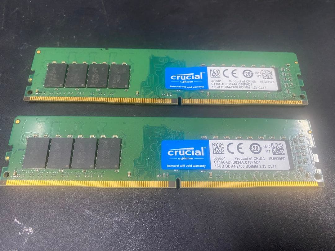 Crucial DDR4 16GB 2400MHz メモリ2 枚　内一ジャンク