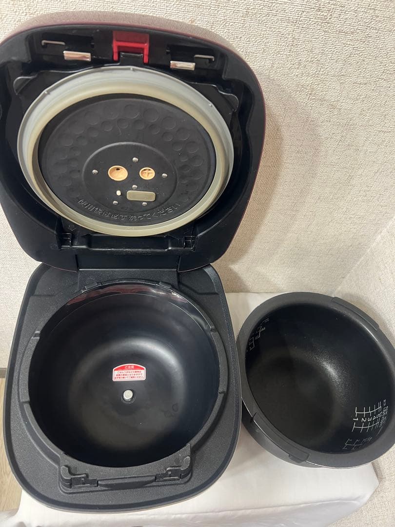 TIGER 圧力炊飯器 ワインレッド JPC-A , 2018年製