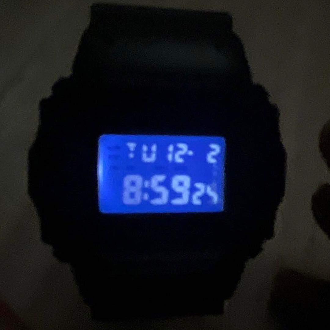 必見★未使用人気モデル極美品G-SHOCK DW-5600UHRブラック×レッド