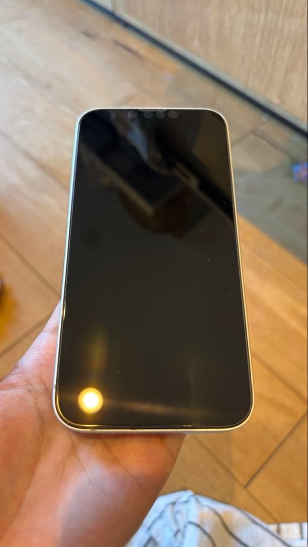 iPhone16e 本体 ホワイト