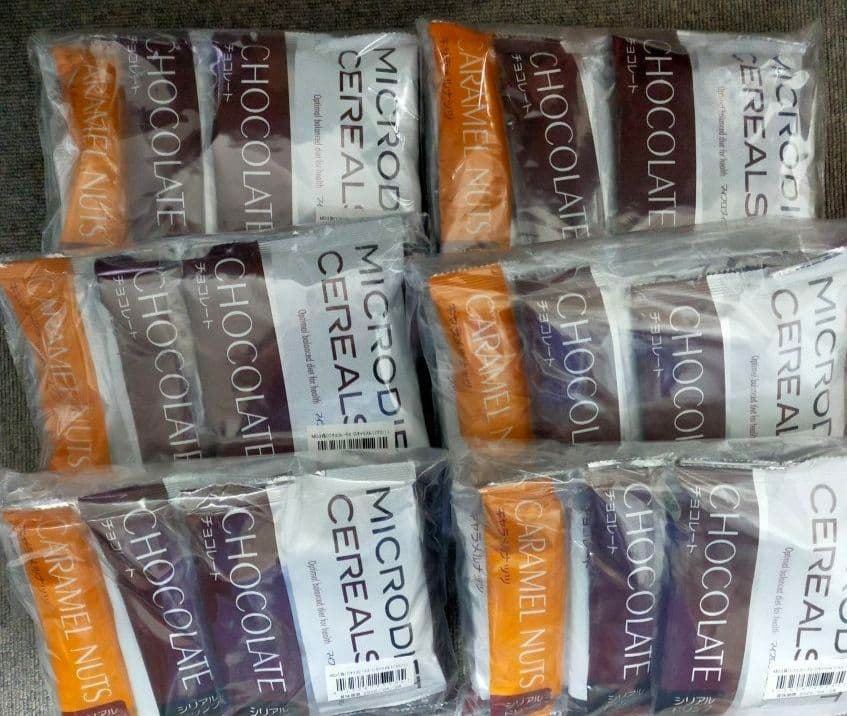 まゆ　マイクロダイエット シリアル 計18食 チョコ12食 キャラメル6食