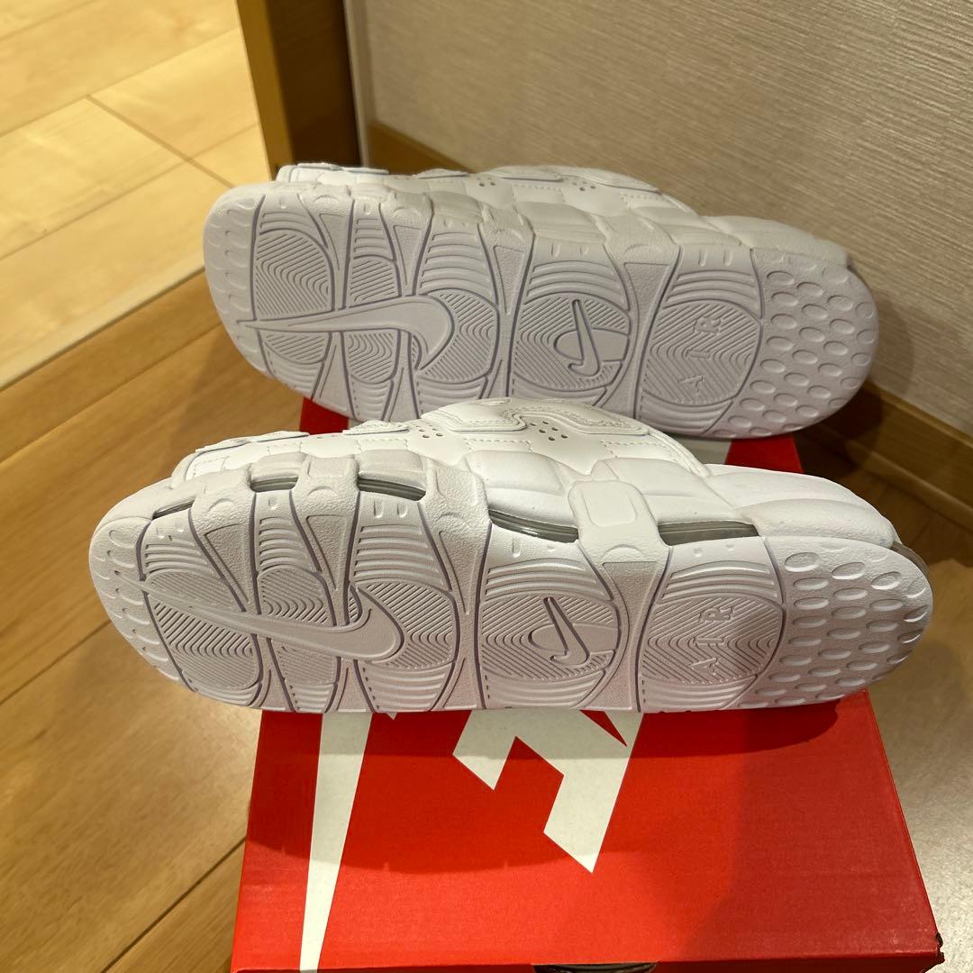 も*ん様 新品　ナイキ エアモアアップテンポ スライド トリプルホワイト28 セ