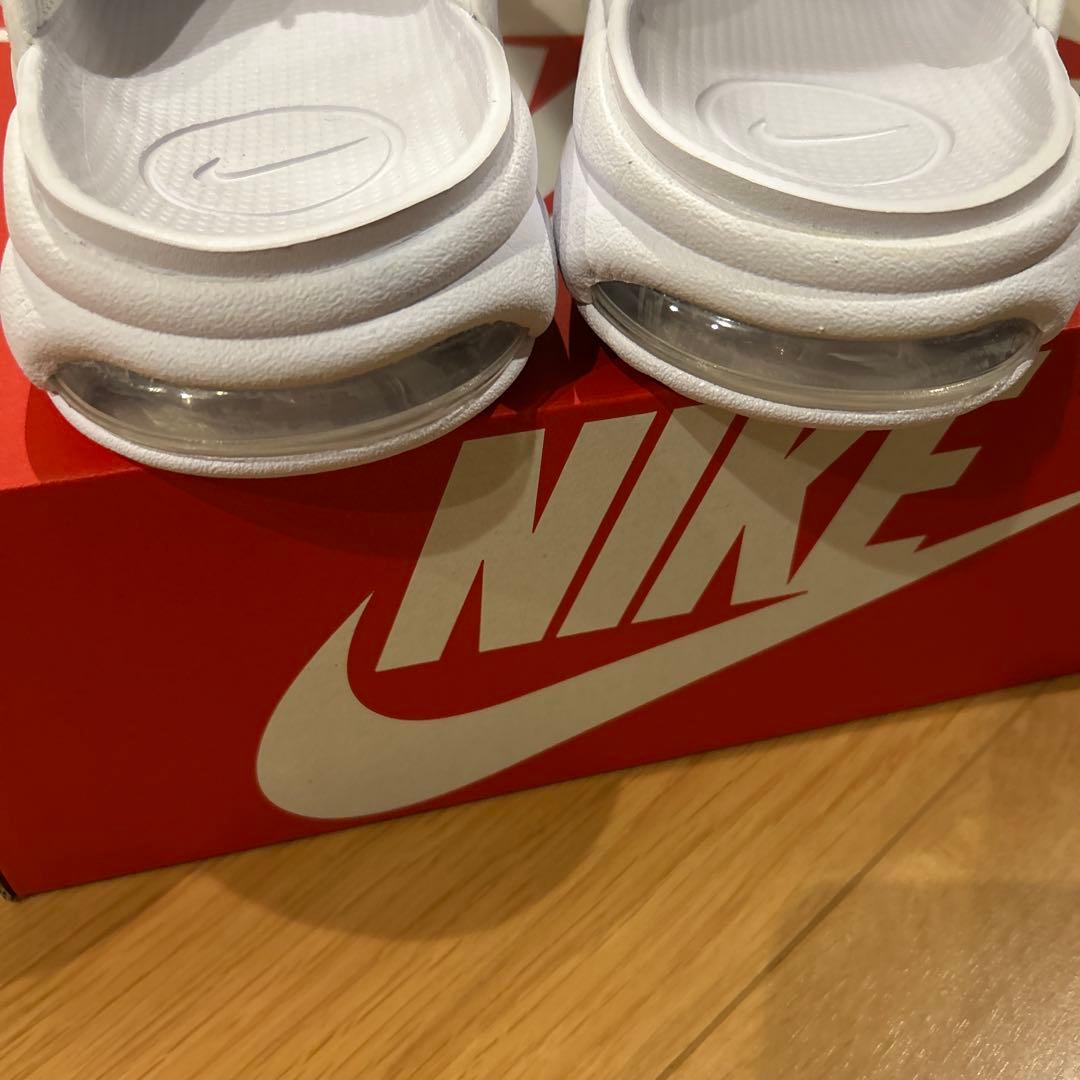 も*ん様 新品　ナイキ エアモアアップテンポ スライド トリプルホワイト28 セ