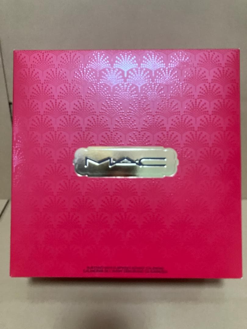 バースティング ウィズ サプライズ アドベント カレンダー 2022 MAC