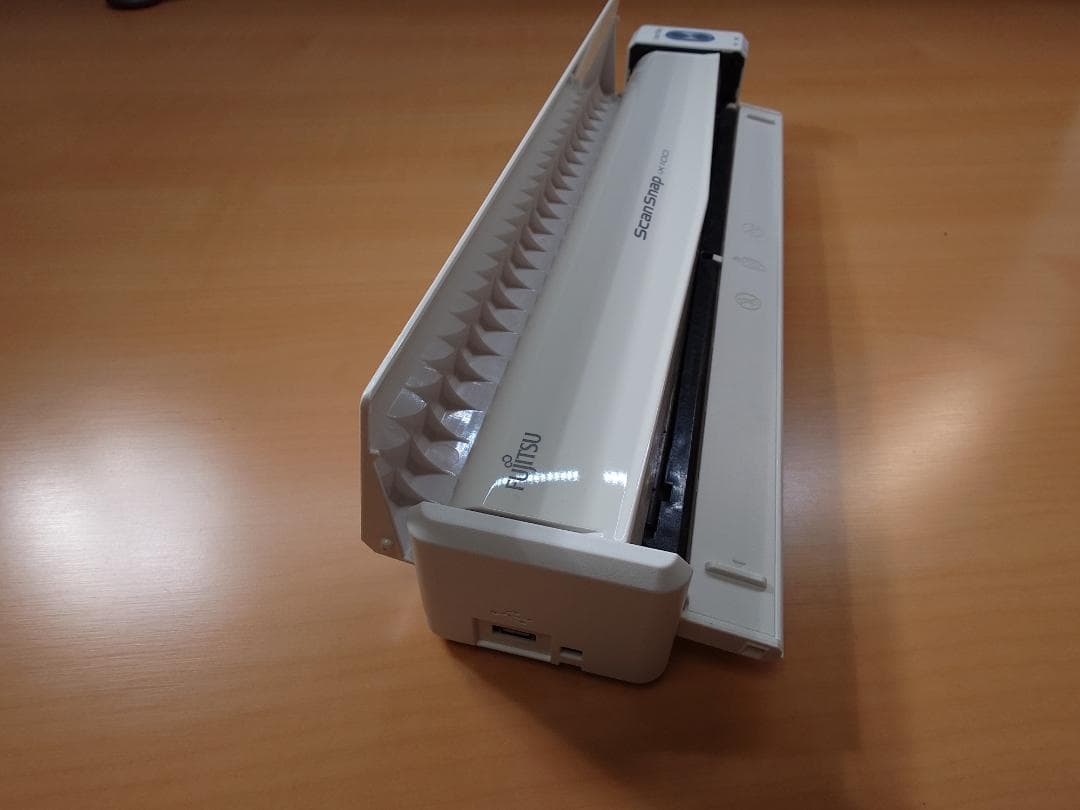 ScanSnap iX100 FI-IX100BW 　スノーホワイト