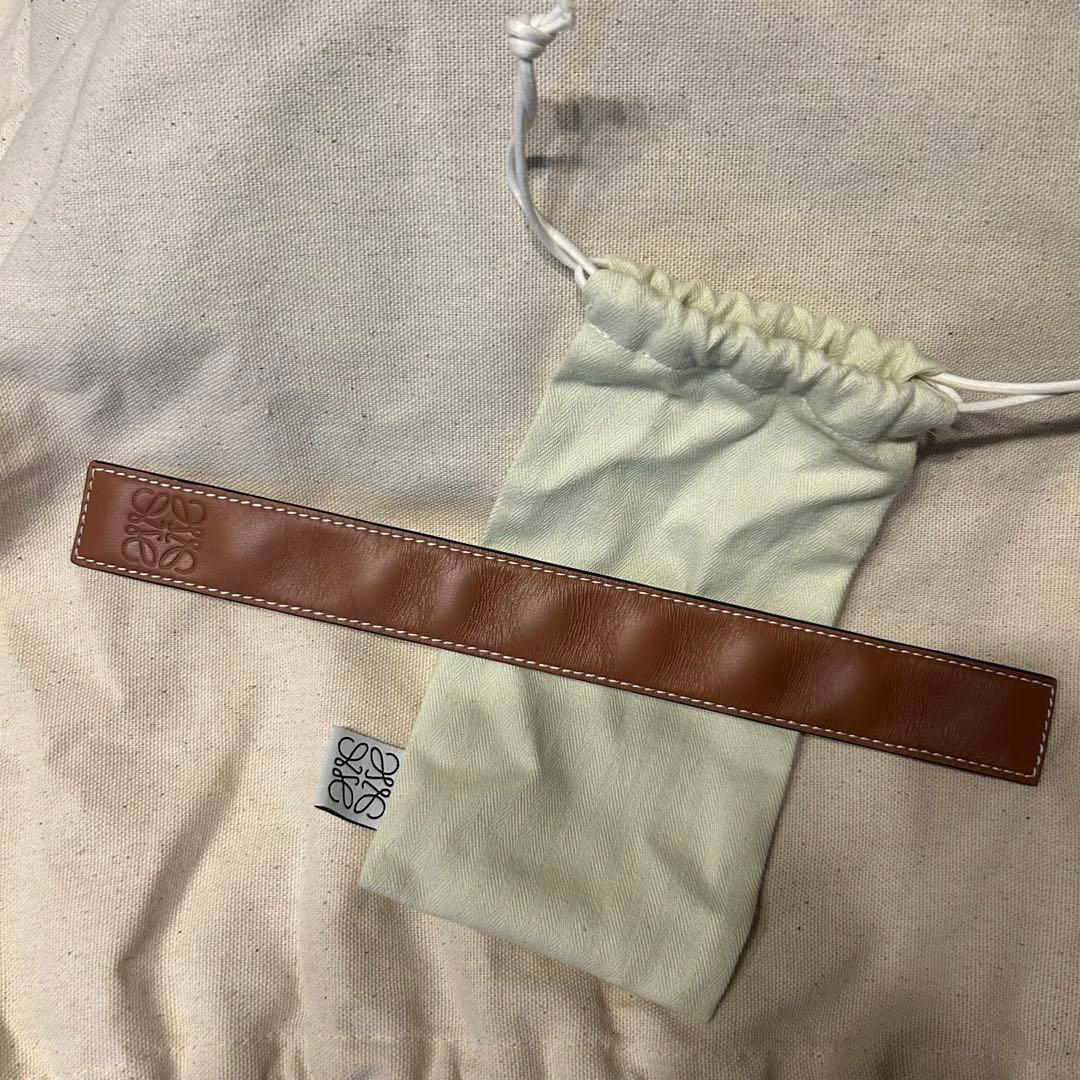 LOEWE スラップブレスレット　レザー バングル　タン　ロエベ