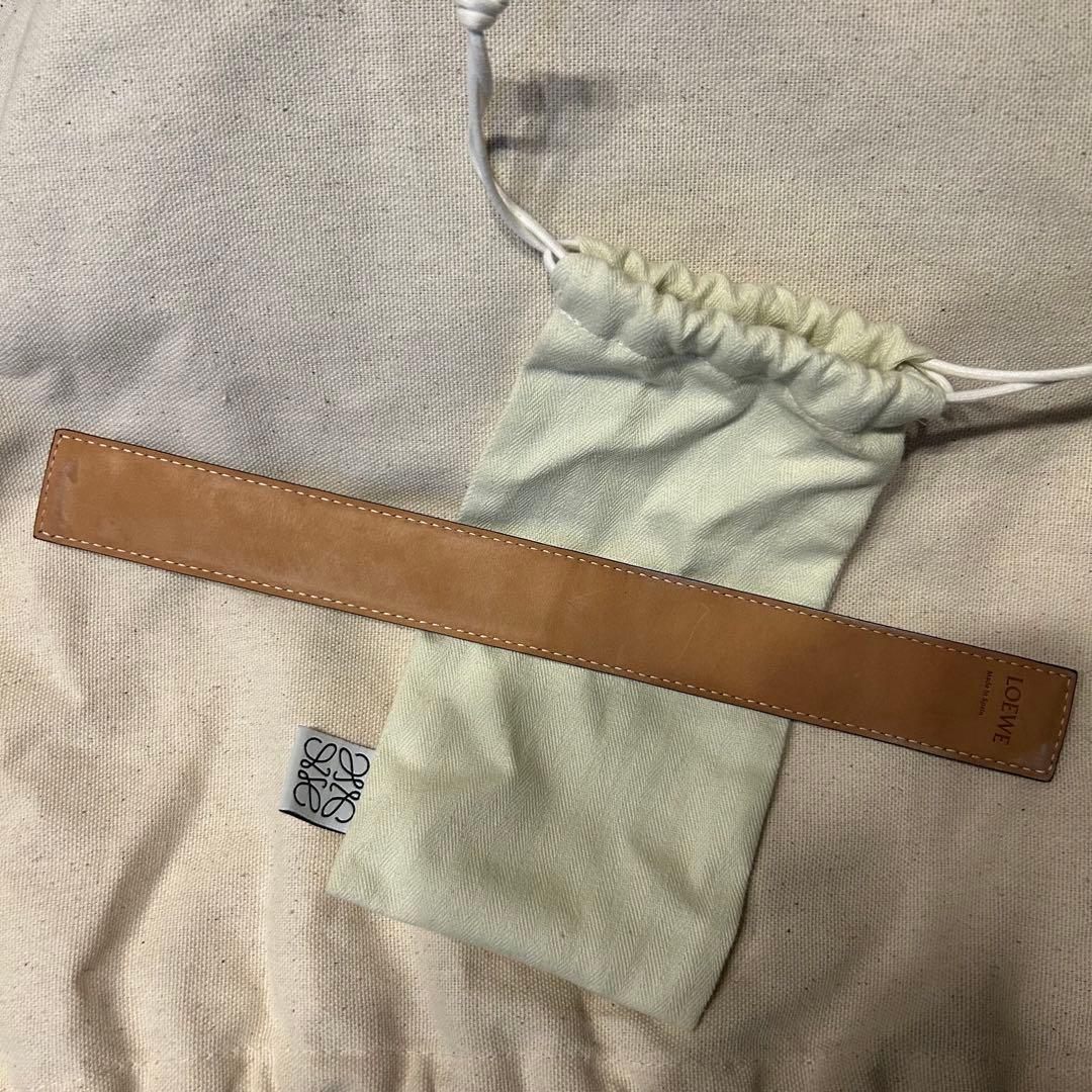 LOEWE スラップブレスレット　レザー バングル　タン　ロエベ