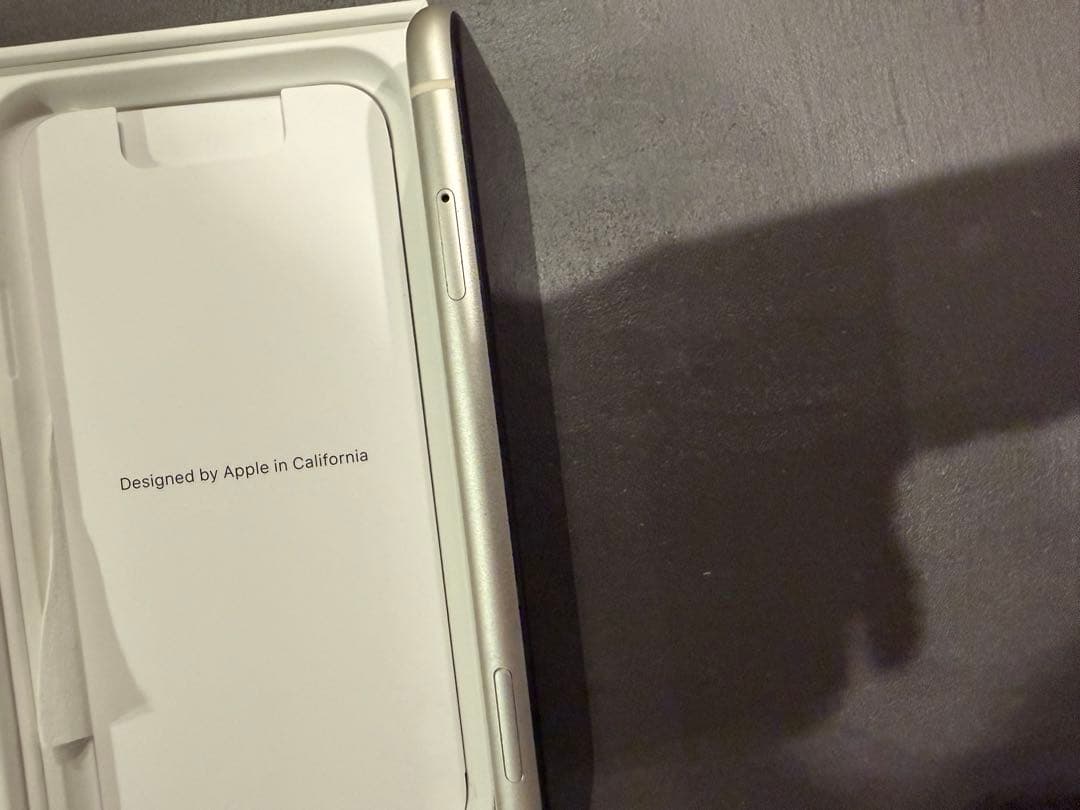 iPhone11 本体　ホワイト　128G