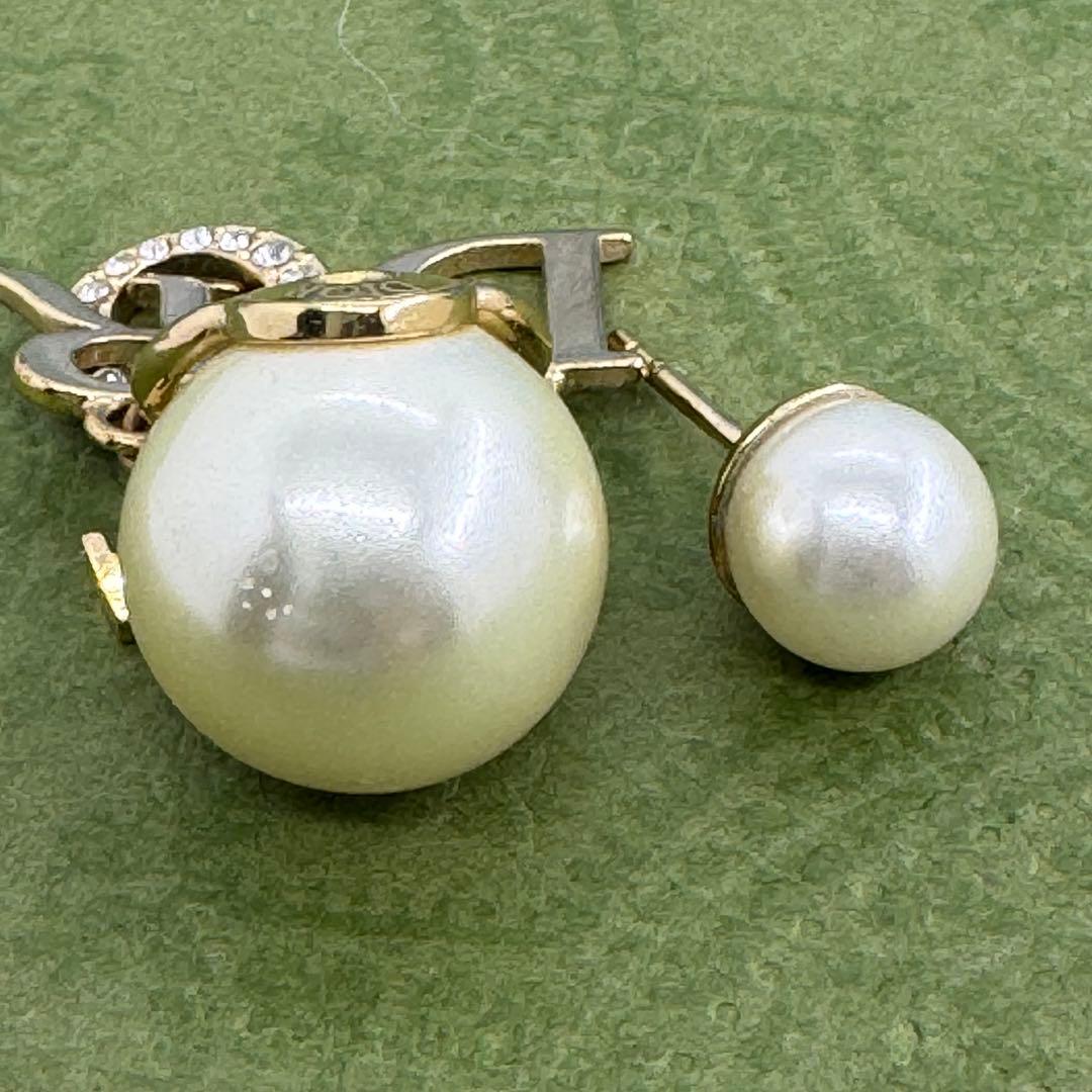 DIOR パール トライバル 片耳ピアス ラインストーン付き 070883