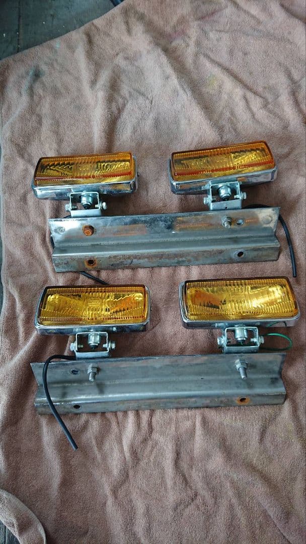 コイトフォグランプ　メッキ　4個　２４ボルト球　ワンオフステー付き　レトロ当時物