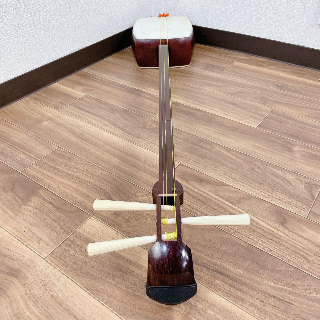 高級三味線 紅木 虎トチ 子持ち綾杉胴 一本溝 金ホゾ 細棹 東さわり 和楽器