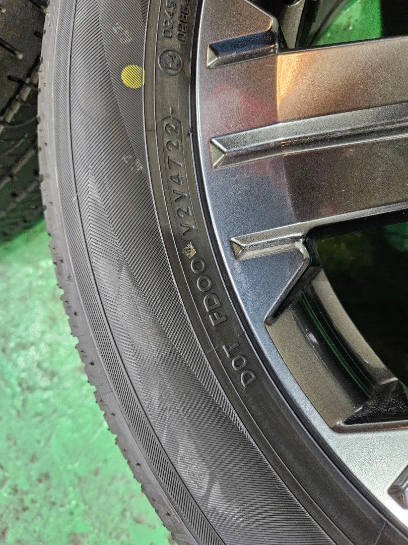 デリカD5 ジャスパー 18インチ 純正ホイールタイヤセット