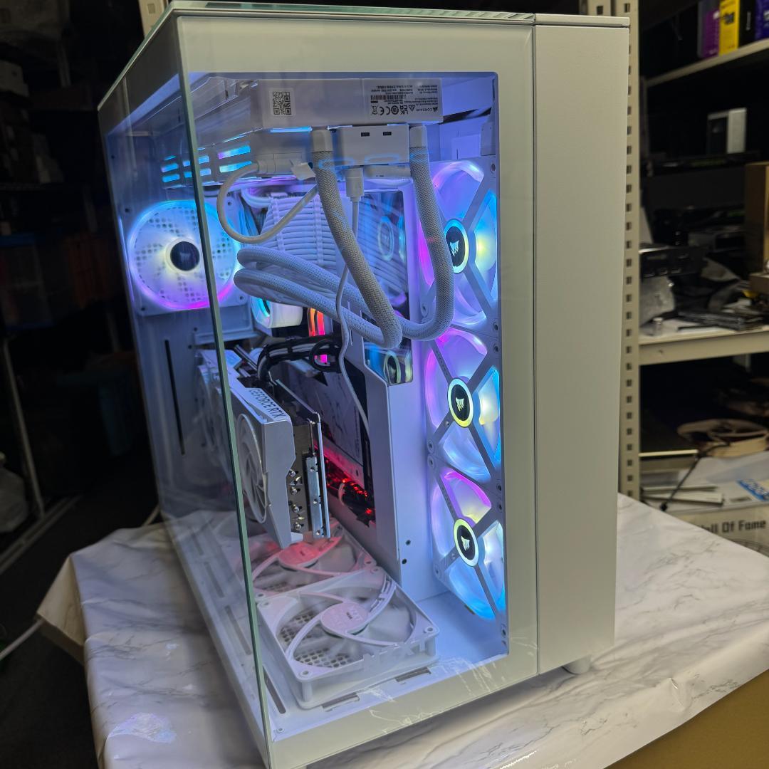 ゲーミングPC/13700F RTX4070TiS 32GB NVMe 1TB