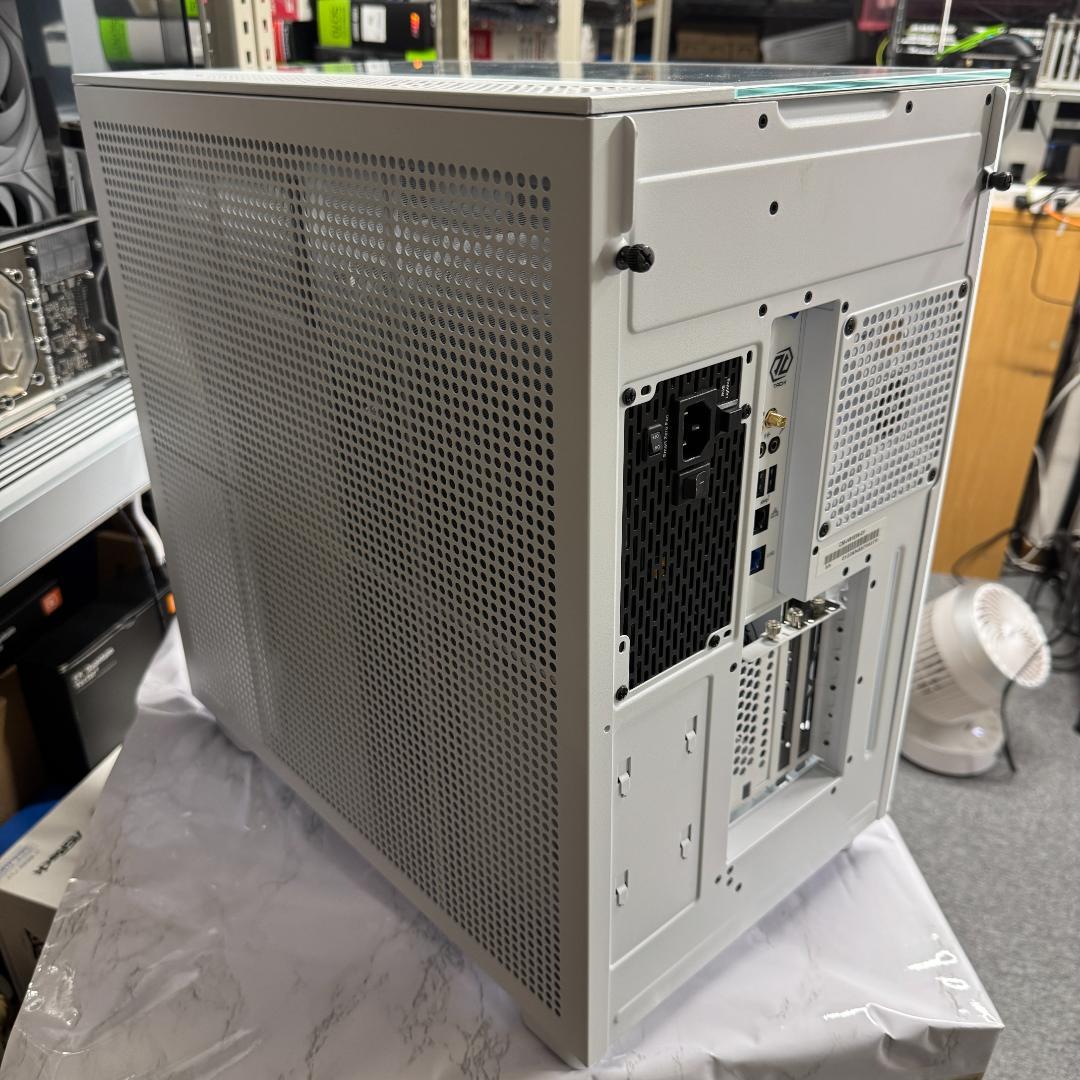 ゲーミングPC/13700F RTX4070TiS 32GB NVMe 1TB