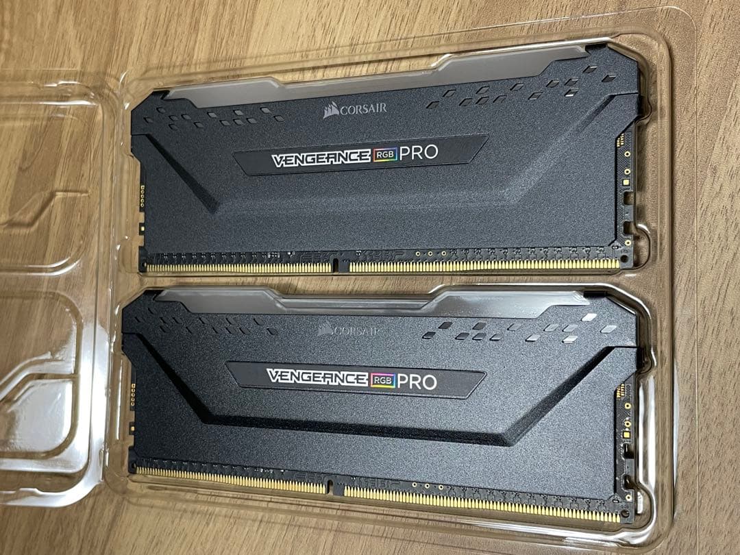 動作確認済 美品 16GB Corsair Vengeance RGB DDR4
