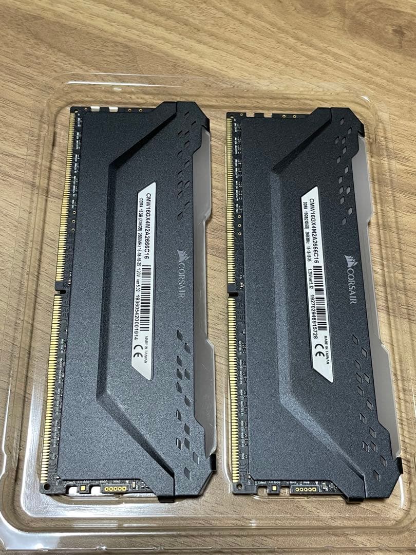 動作確認済 美品 16GB Corsair Vengeance RGB DDR4