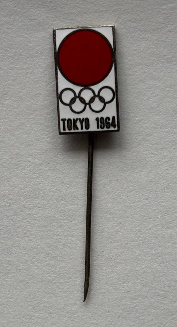 ムー　1964年東京オリンピックの公式ピンバッチ（8カ国)