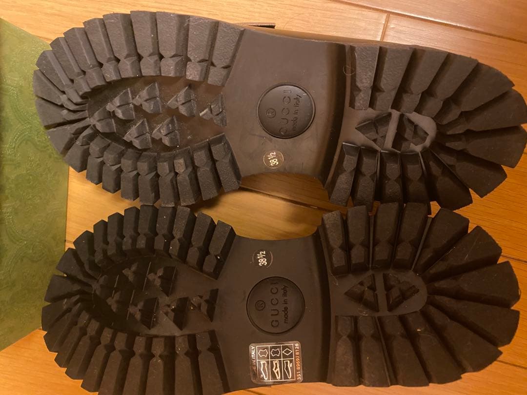 GUCCI ブラックレザー ローファー