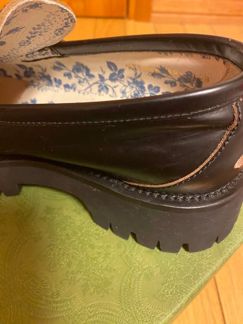 GUCCI ブラックレザー ローファー