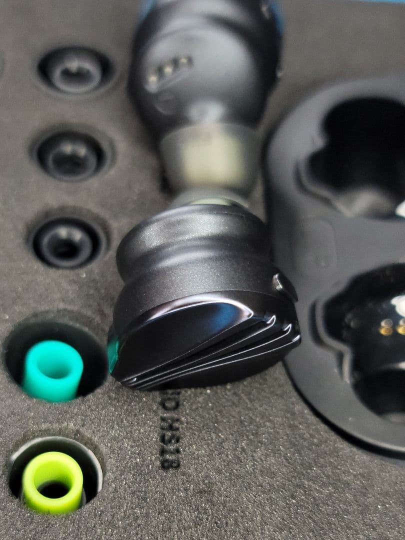 【美品】FiiO FW5 （2BA＋1DD..DAC）