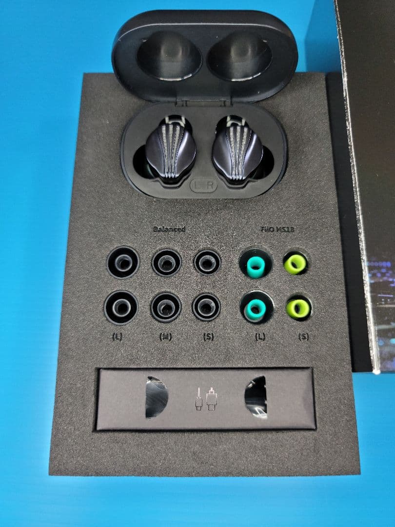 【美品】FiiO FW5 （2BA＋1DD..DAC）