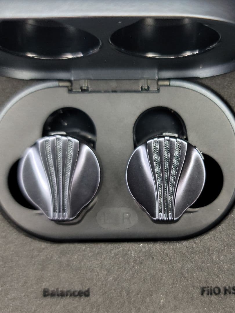 【美品】FiiO FW5 （2BA＋1DD..DAC）
