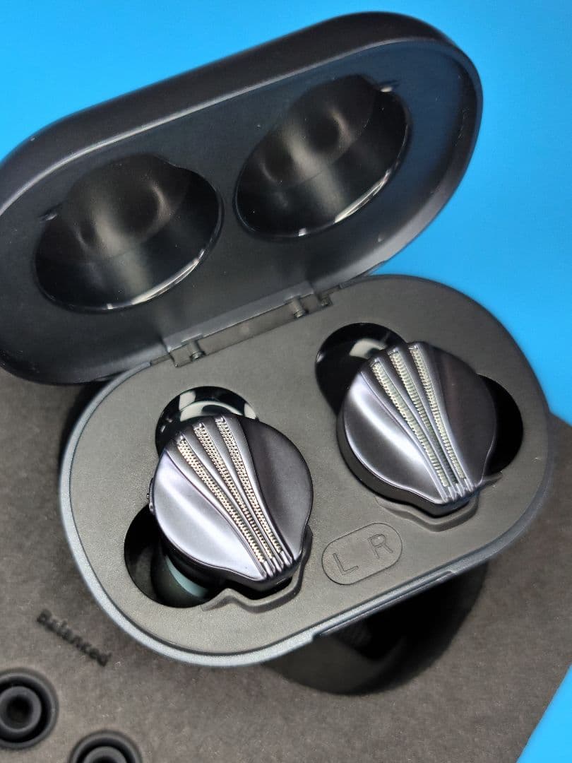 【美品】FiiO FW5 （2BA＋1DD..DAC）