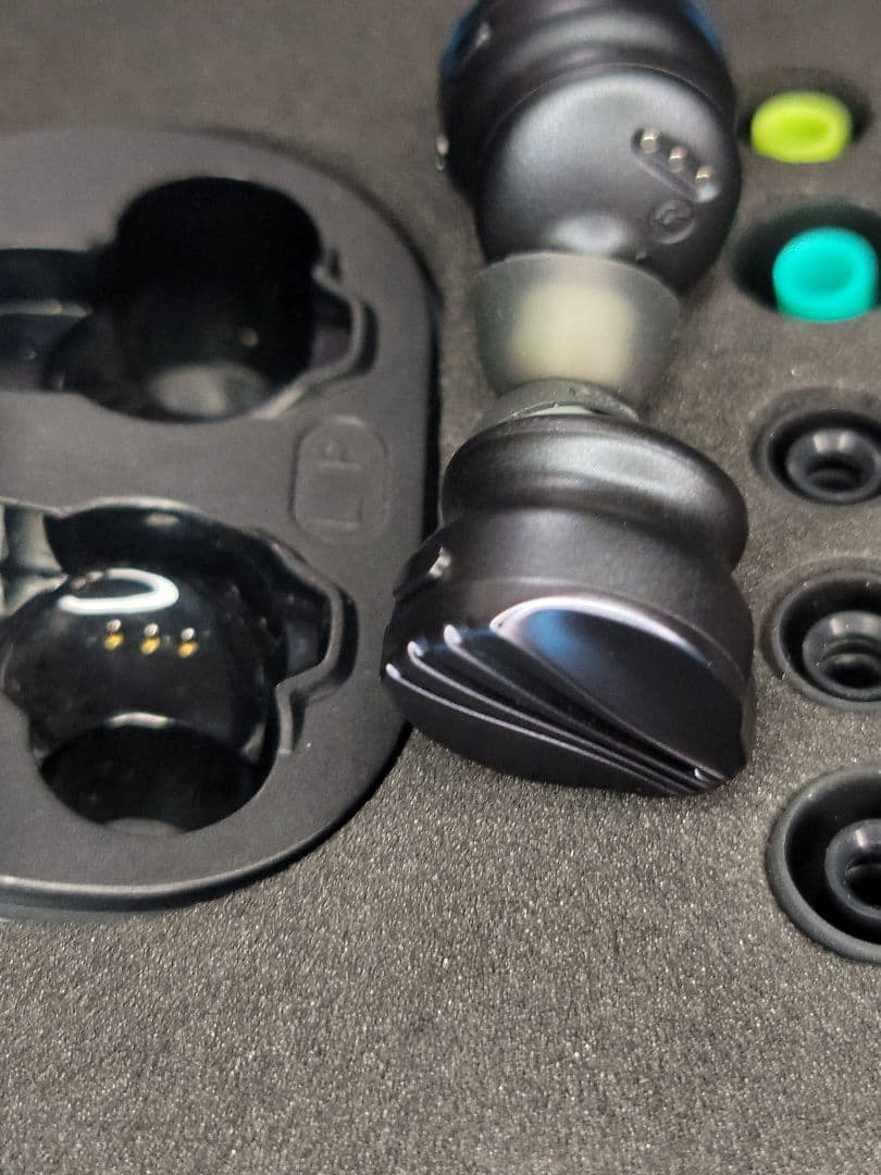 【美品】FiiO FW5 （2BA＋1DD..DAC）