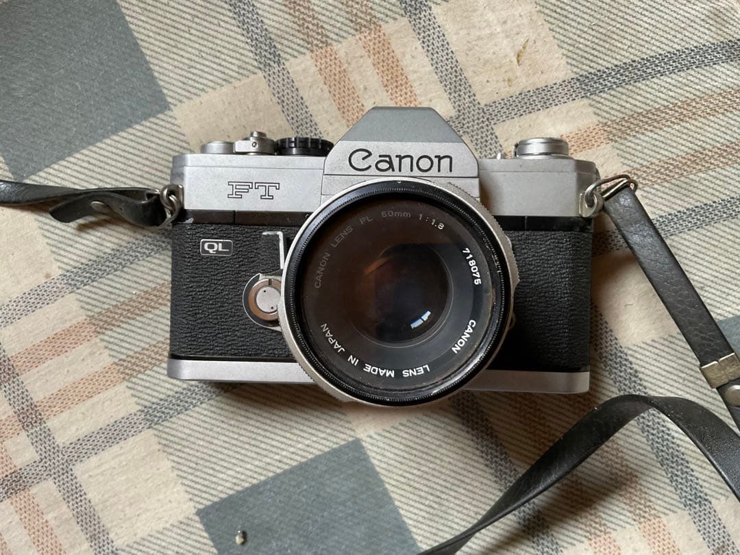 キヤノン・FT カバー付き。取扱説明書なし。【昭和ノスタルジー、ジャンク品？】