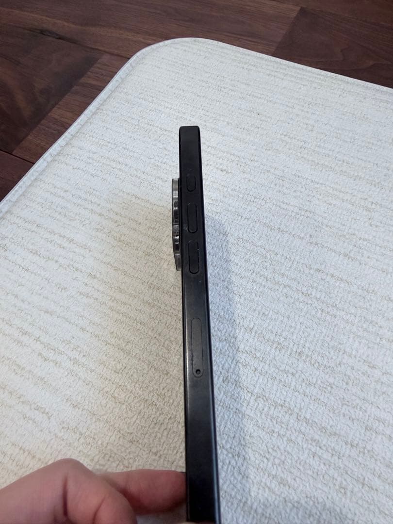 iPhone16Pro 128GBブラックチタニウム バッテリー100%