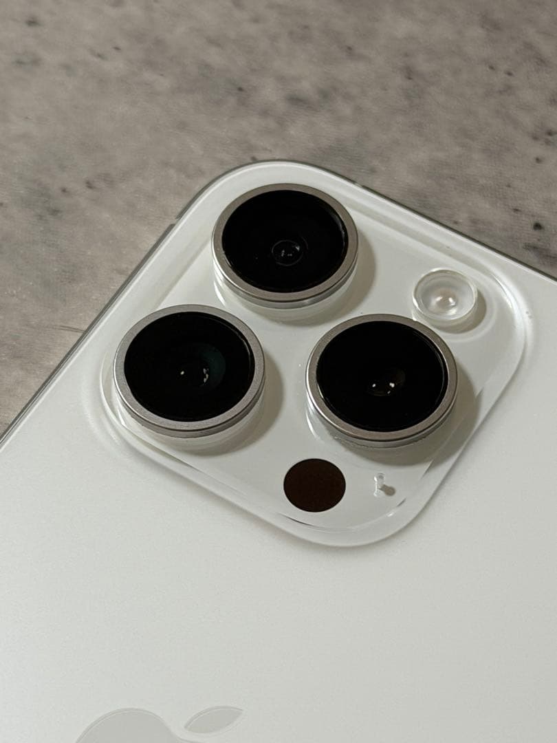 【おまけ付き】iPhone 15 Pro 256GB ホワイトチタニウム 本体