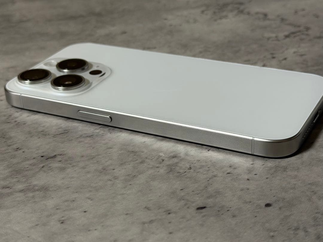 【おまけ付き】iPhone 15 Pro 256GB ホワイトチタニウム 本体