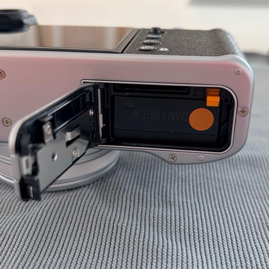 【保証書・付属品あり】x100vi FUJiFILM