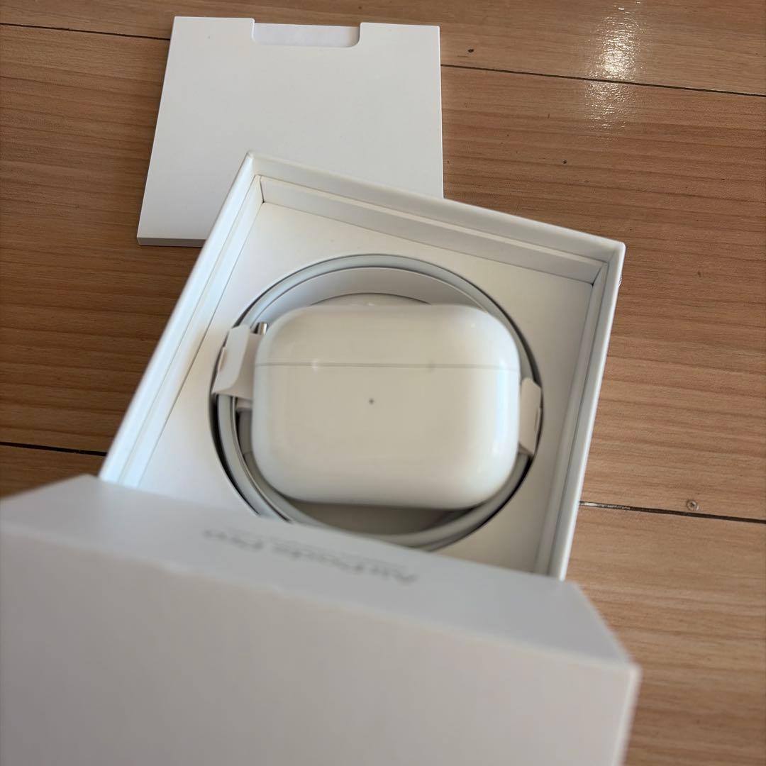 Apple AirPods Pro 本体　ライトニング充電