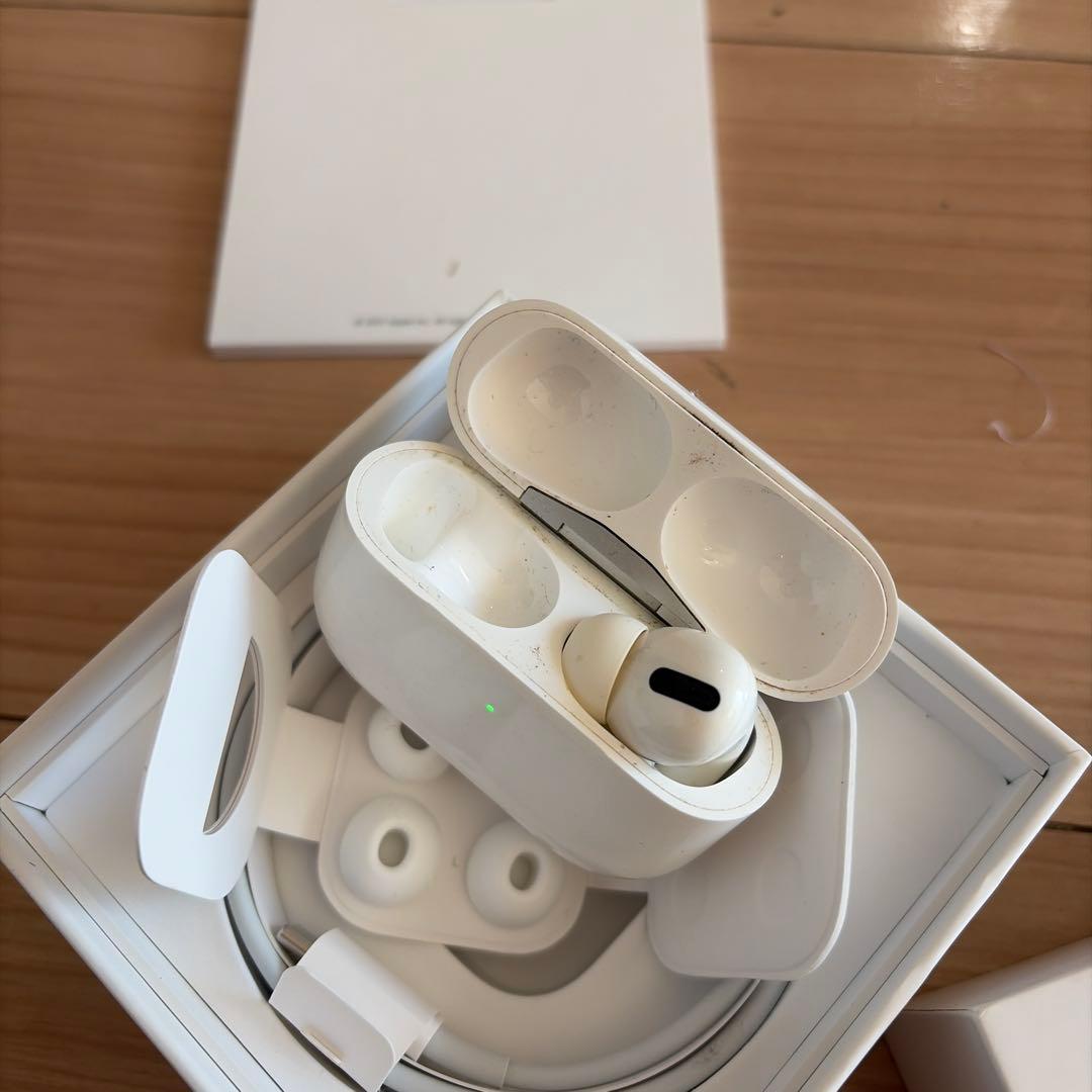 Apple AirPods Pro 本体　ライトニング充電