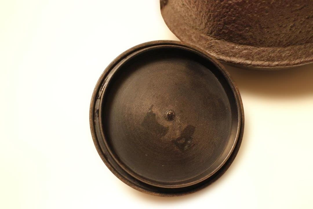 古鉄瓶　　釜師造　小振り鉄瓶　「水漏れなし・状態良好」 　未使用に近い