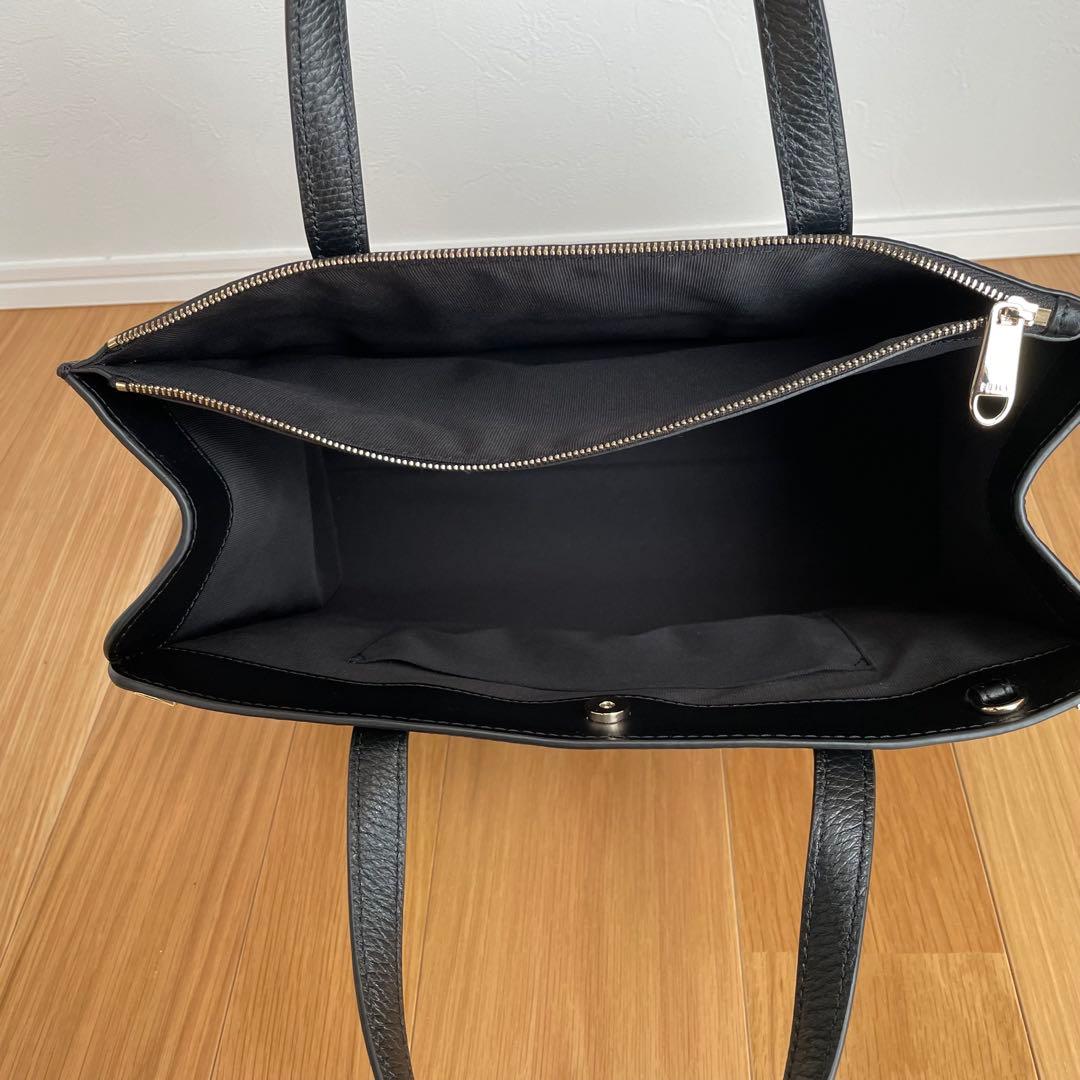 美品フルラ レザー2WAY ショルダーバッグ 現行ロゴ 黒