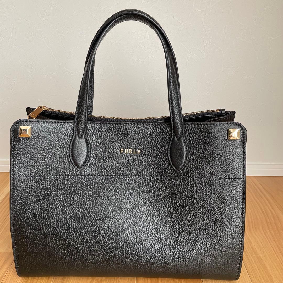 美品フルラ レザー2WAY ショルダーバッグ 現行ロゴ 黒