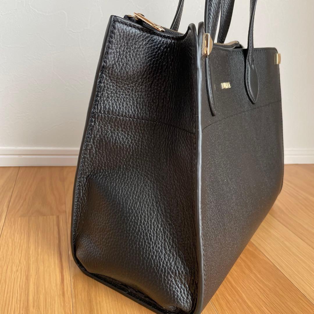 美品フルラ レザー2WAY ショルダーバッグ 現行ロゴ 黒