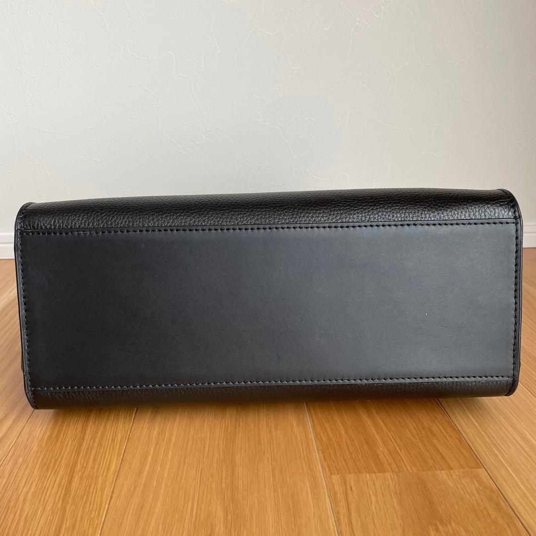 美品フルラ レザー2WAY ショルダーバッグ 現行ロゴ 黒