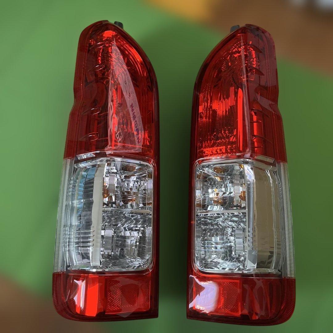 【たっちゃん】トヨタ200系純正ハイエーステールライト 左右セット