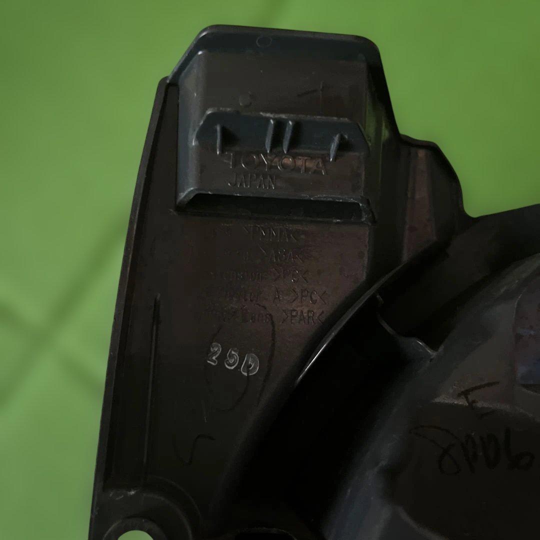 【たっちゃん】トヨタ200系純正ハイエーステールライト 左右セット