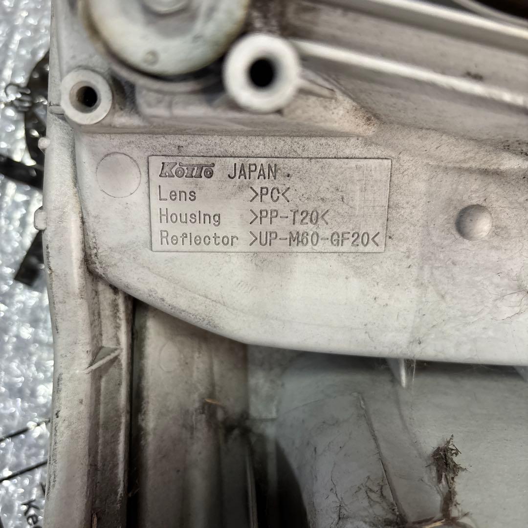 ハイエース　200系　1.2型ヘッドライト　純正