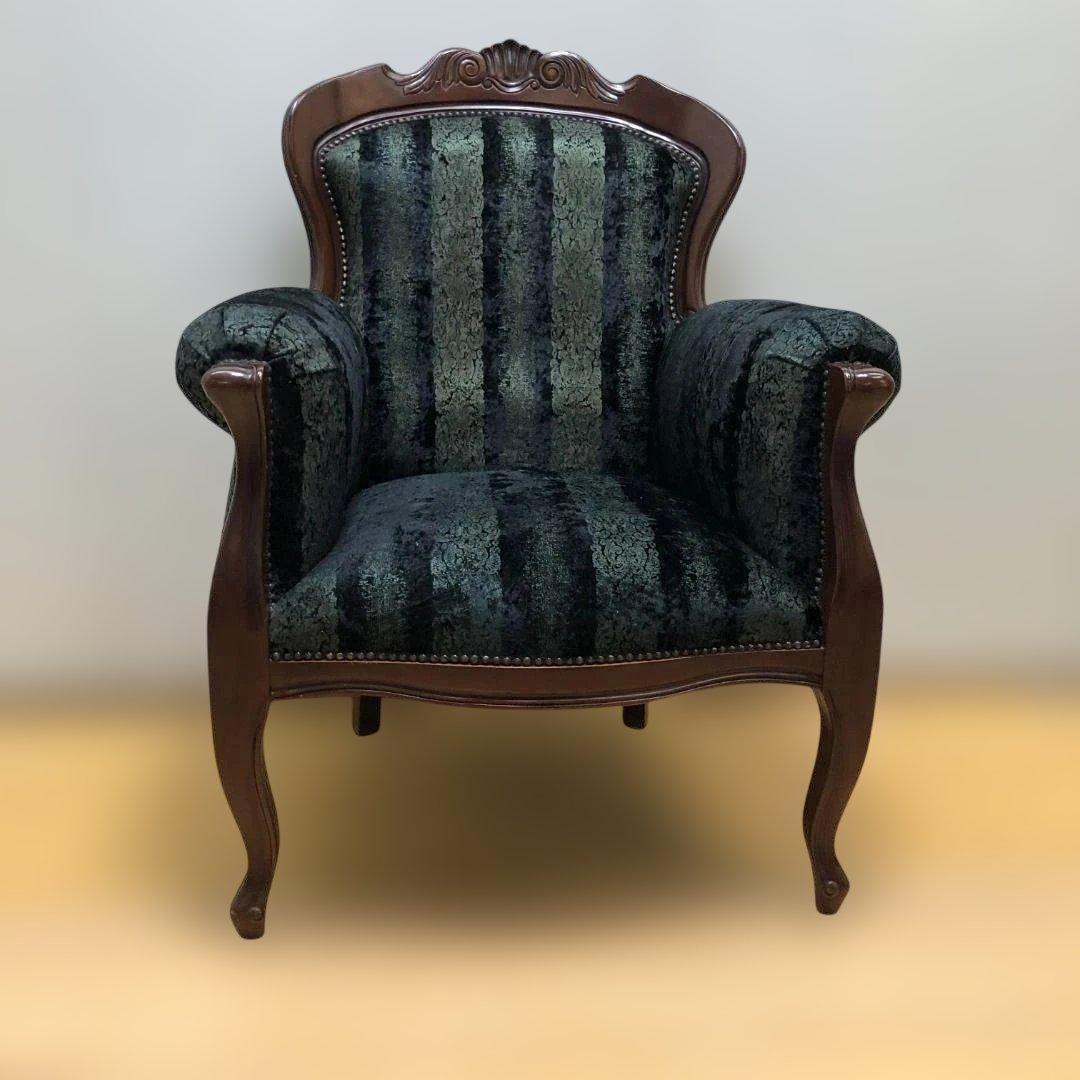 【送料無料】クラシック アームチェア 彫刻木枠 鋲打ち 1人掛け 　251224