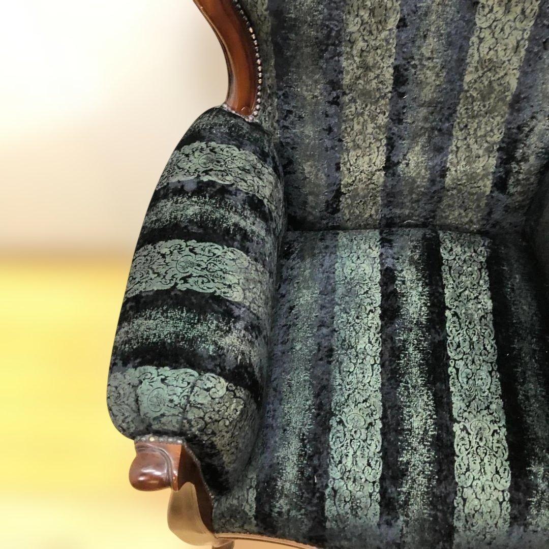 【送料無料】クラシック アームチェア 彫刻木枠 鋲打ち 1人掛け 　251224