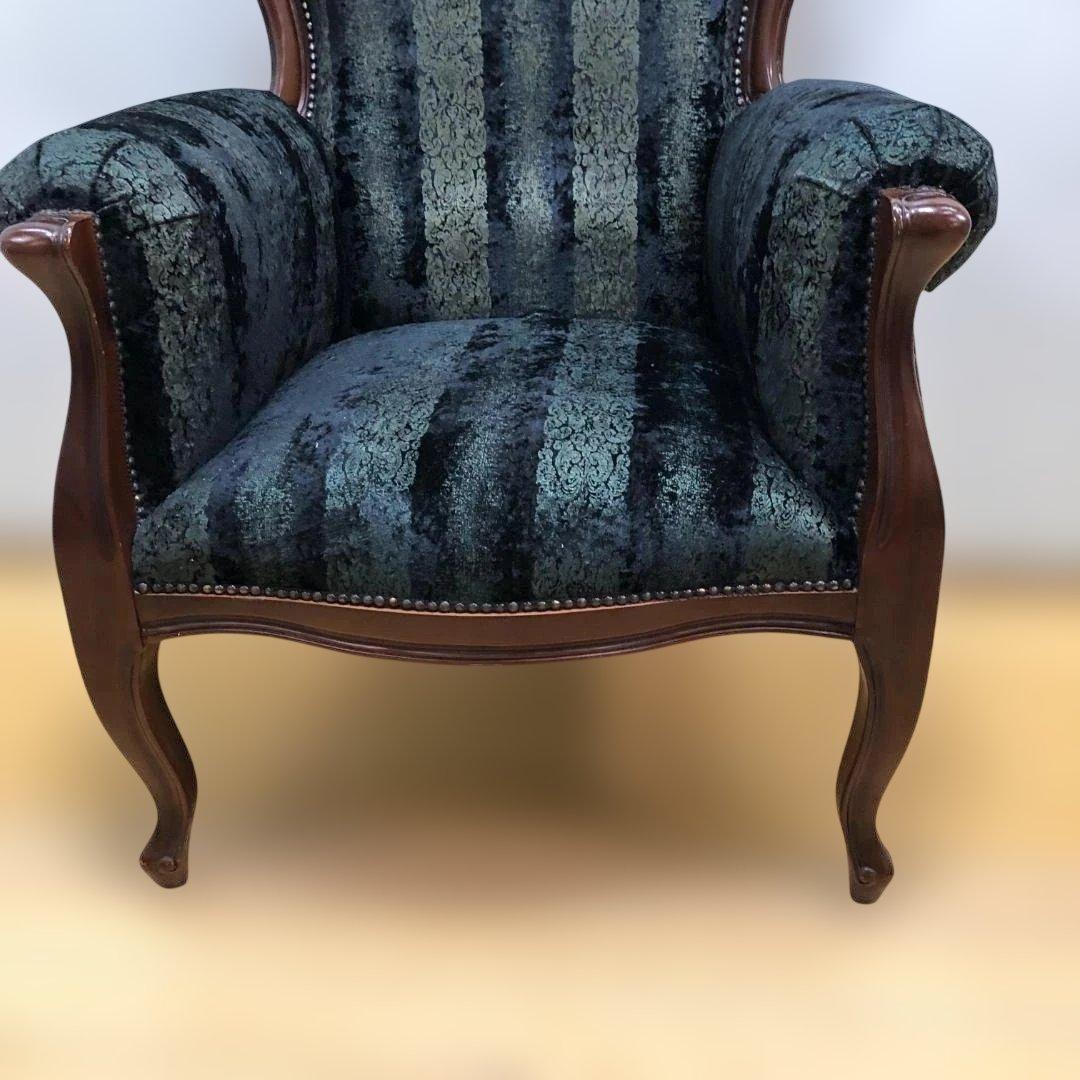 【送料無料】クラシック アームチェア 彫刻木枠 鋲打ち 1人掛け 　251224