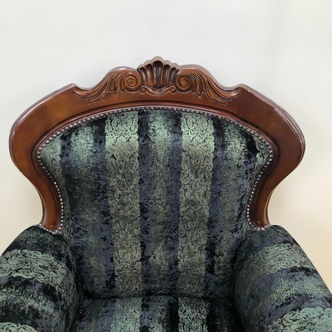 【送料無料】クラシック アームチェア 彫刻木枠 鋲打ち 1人掛け 　251224