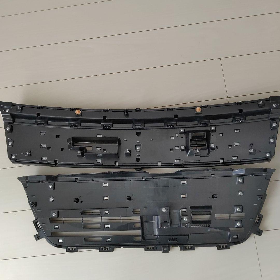 スペーシアカスタムMK53S フロントグリル 　新品、未使用品