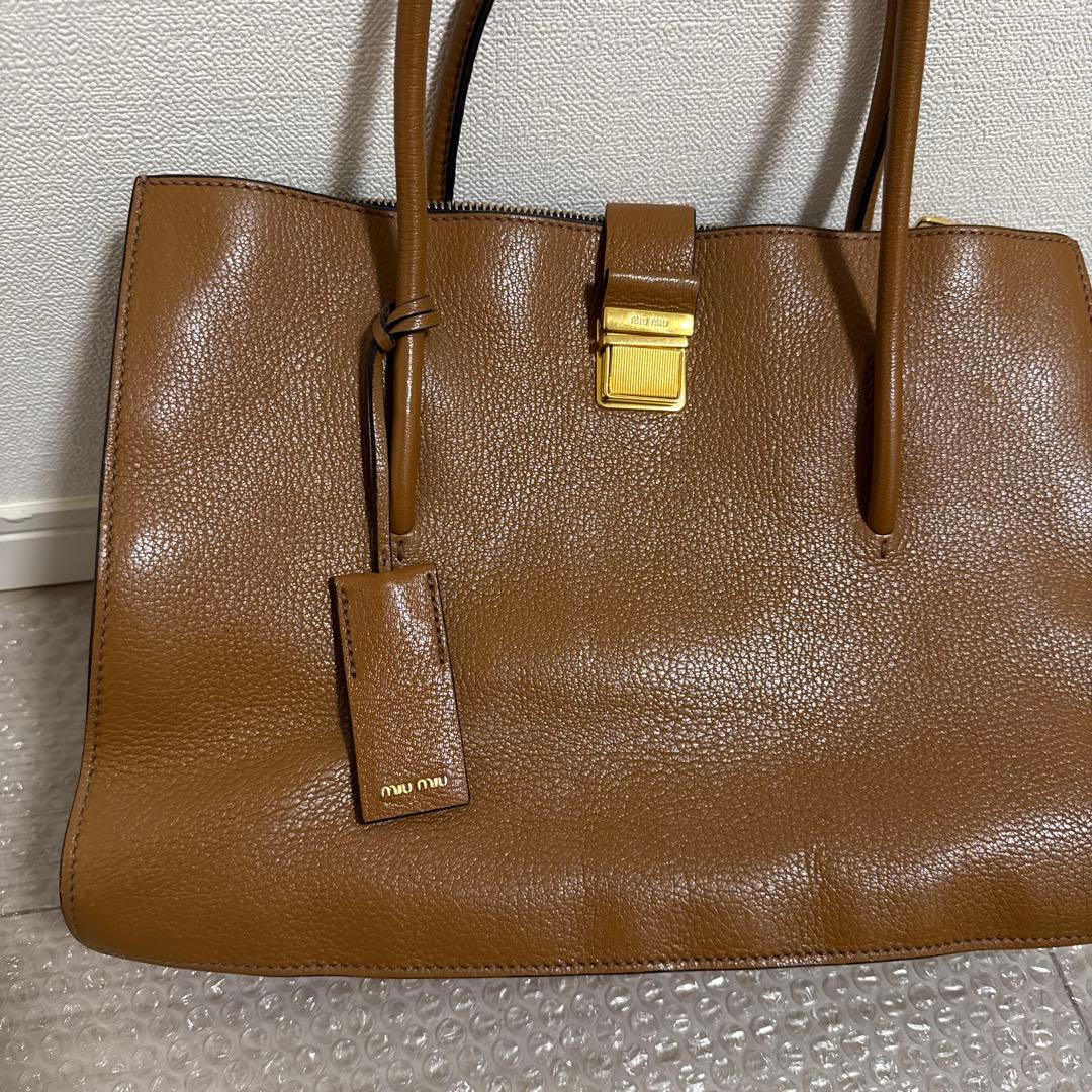 ハンドバッグ　miumiu マドラスレザー　トートバッグ